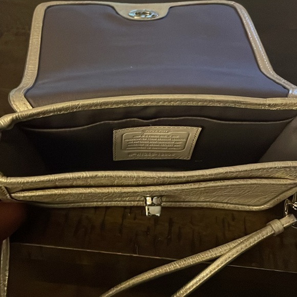 Crossbody like new coach bag - Picture 7 of 9